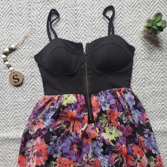 Material Girl Dresses & Skirts - 🦋Material Girl high low dress